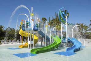 Children's area - Spacious Condo + Shuttle to Disney World (Orlando)