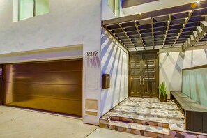 Interior - Chic Penthouse with Stunning Views: Modern~Clean~Central (San Diego)