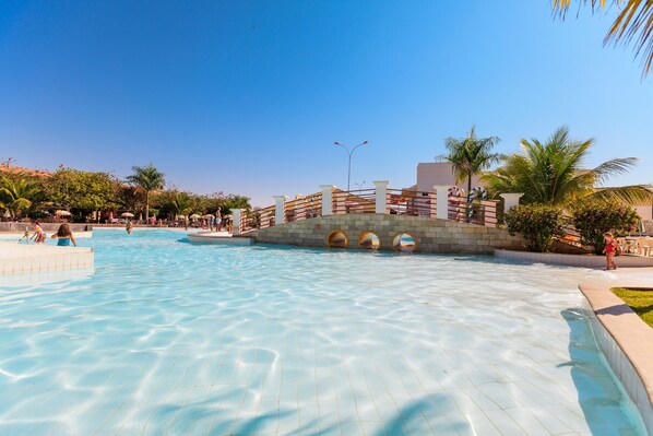 15 outdoor pools