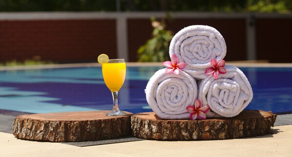 Outdoor pool - Naturehawks Safari Villa Yala (Thissamaharama)