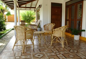 Deluxe Villa, 3 Bedrooms | Lobby sitting area - Naturehawks Safari Villa Yala (Thissamaharama)