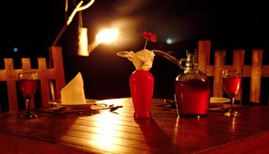 Outdoor dining - Naturehawks Safari Villa Yala (Thissamaharama)