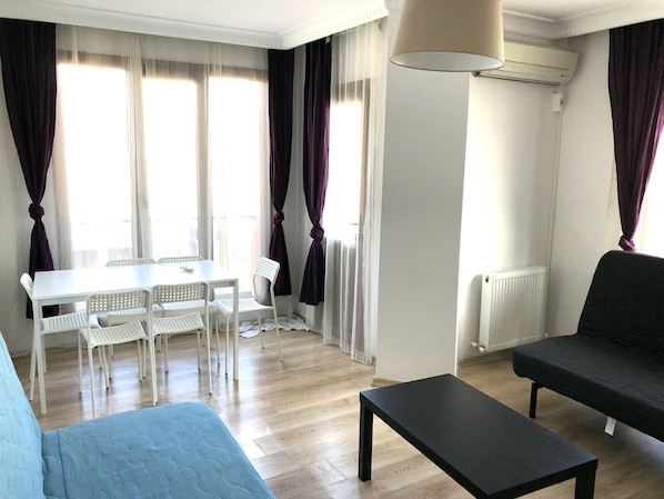 3 bedrooms, desk, blackout curtains, soundproofing