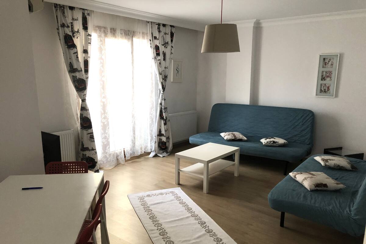 3 bedrooms, desk, blackout curtains, soundproofing