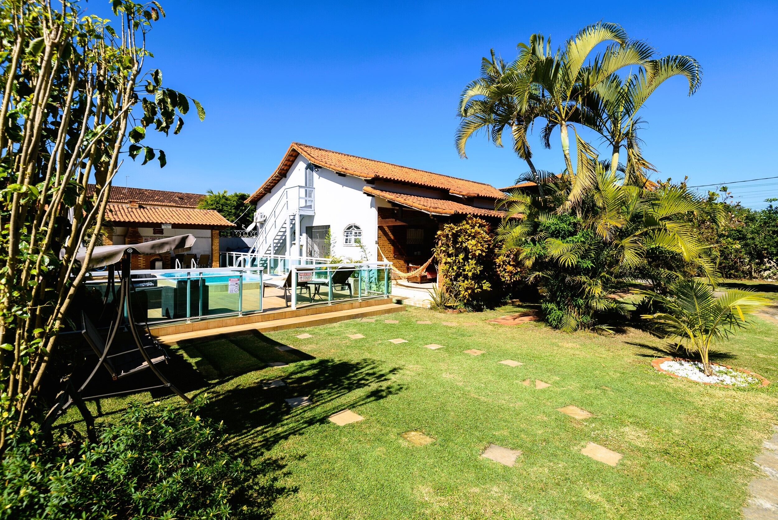 Casa família, vista para a piscina (2) | Vista do quarto
