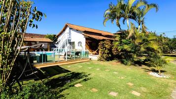 Casa família, vista para a piscina (2) | Vista do quarto
