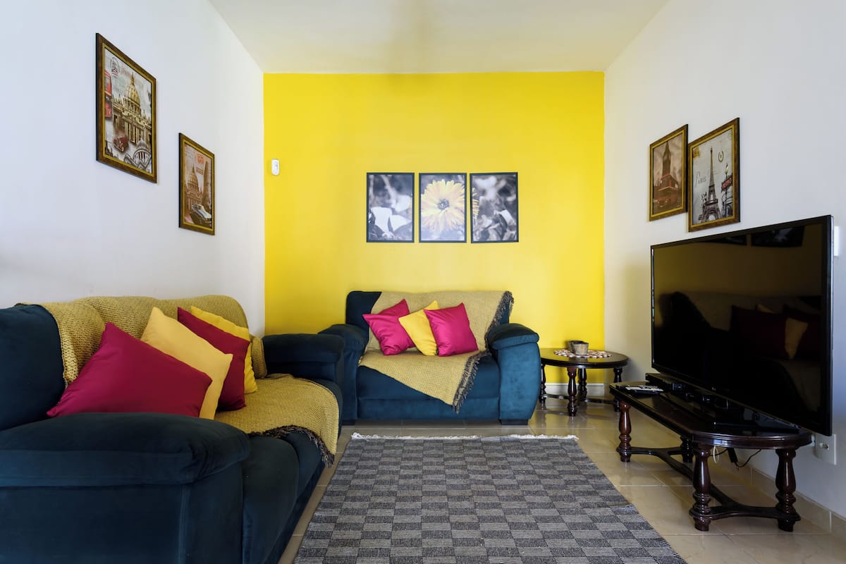 Family House, 2 Bedrooms, Pool View (4) | Living area | 42-inch TV with cable channels, Netflix, streaming services