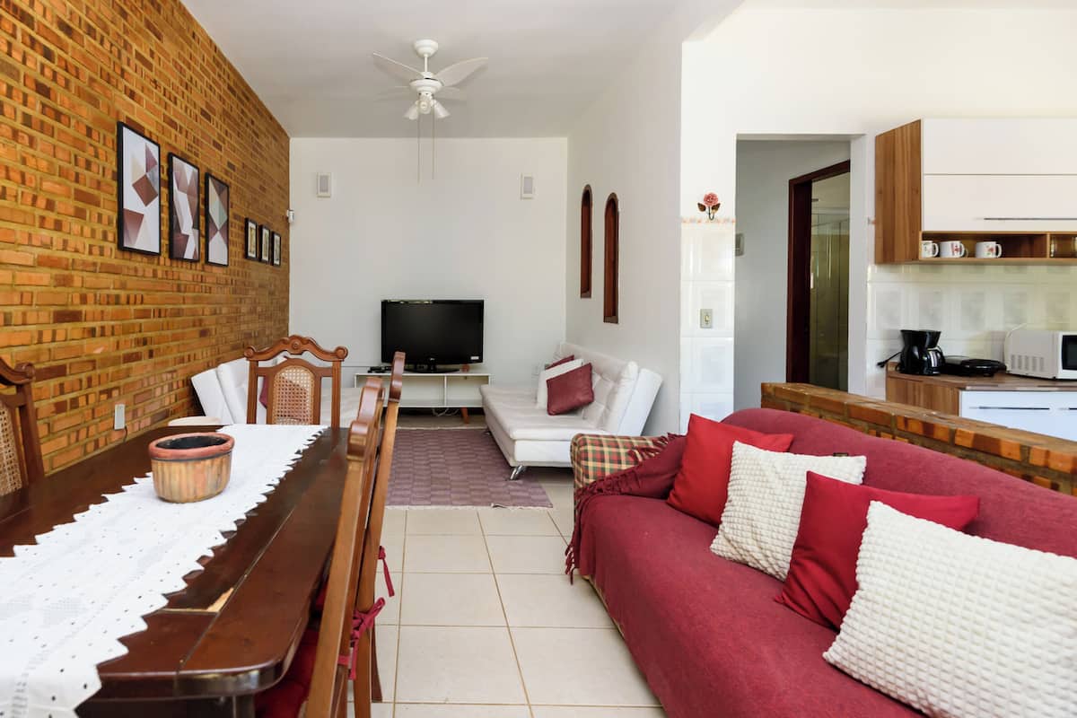 Family House, 2 Bedrooms, Kitchenette, Pool View (1) | Living area | 42-inch TV with cable channels, Netflix, streaming services