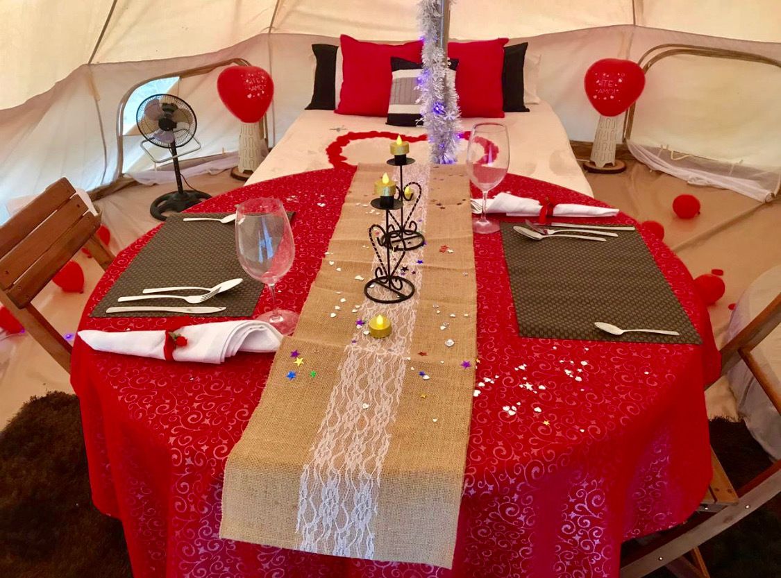 Familienzelt, 1 Schlafzimmer, Gartenblick, zum Garten hin | Essbereich im Zimmer