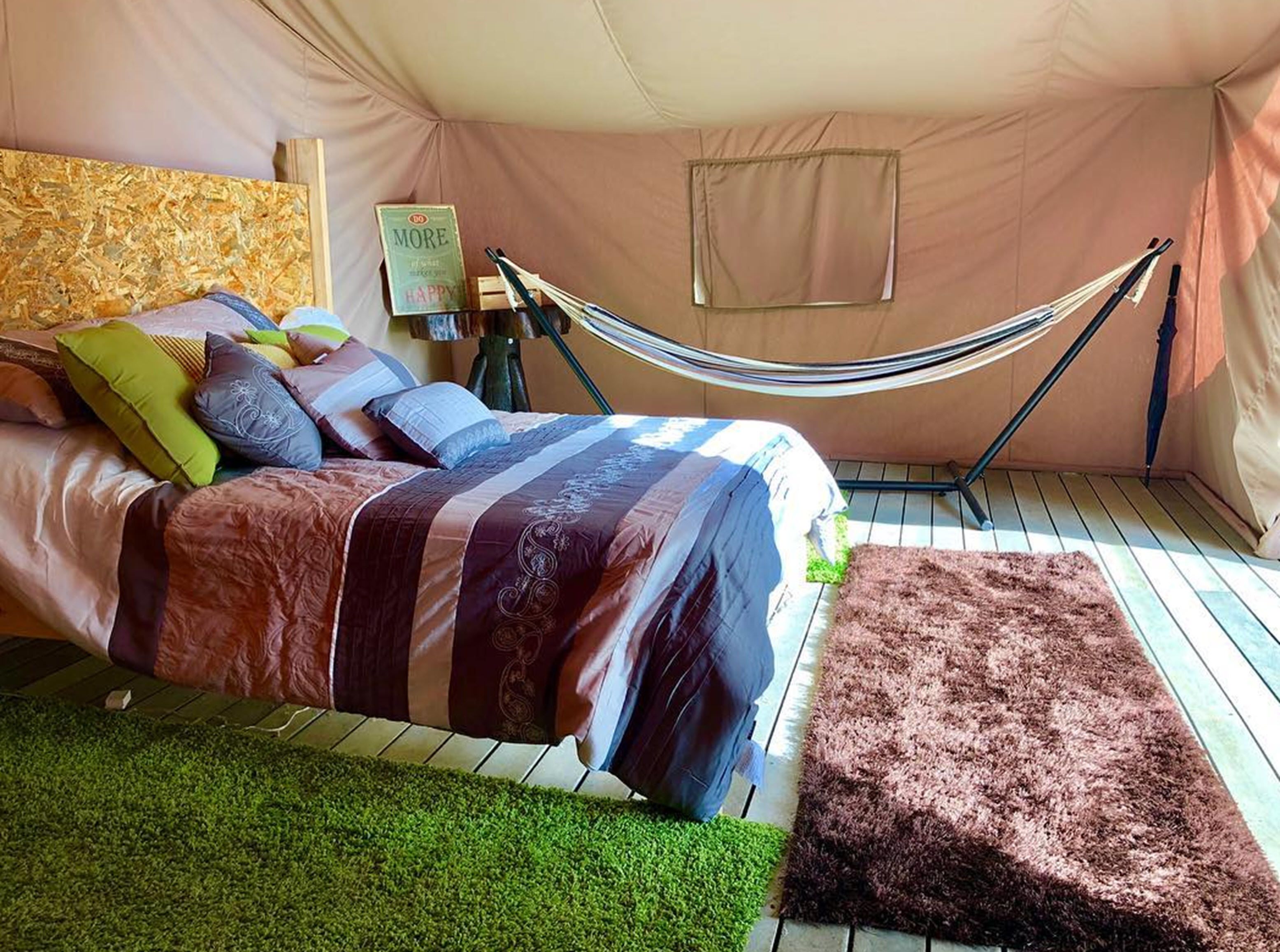 Comfort-Zelt, 1 Queen-Bett, 2 Bäder, Bergblick (Antares)