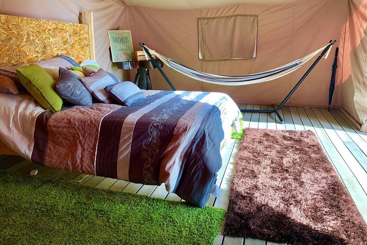 Comfort-Zelt, 1 Queen-Bett, 2 Bäder, Bergblick (Antares)