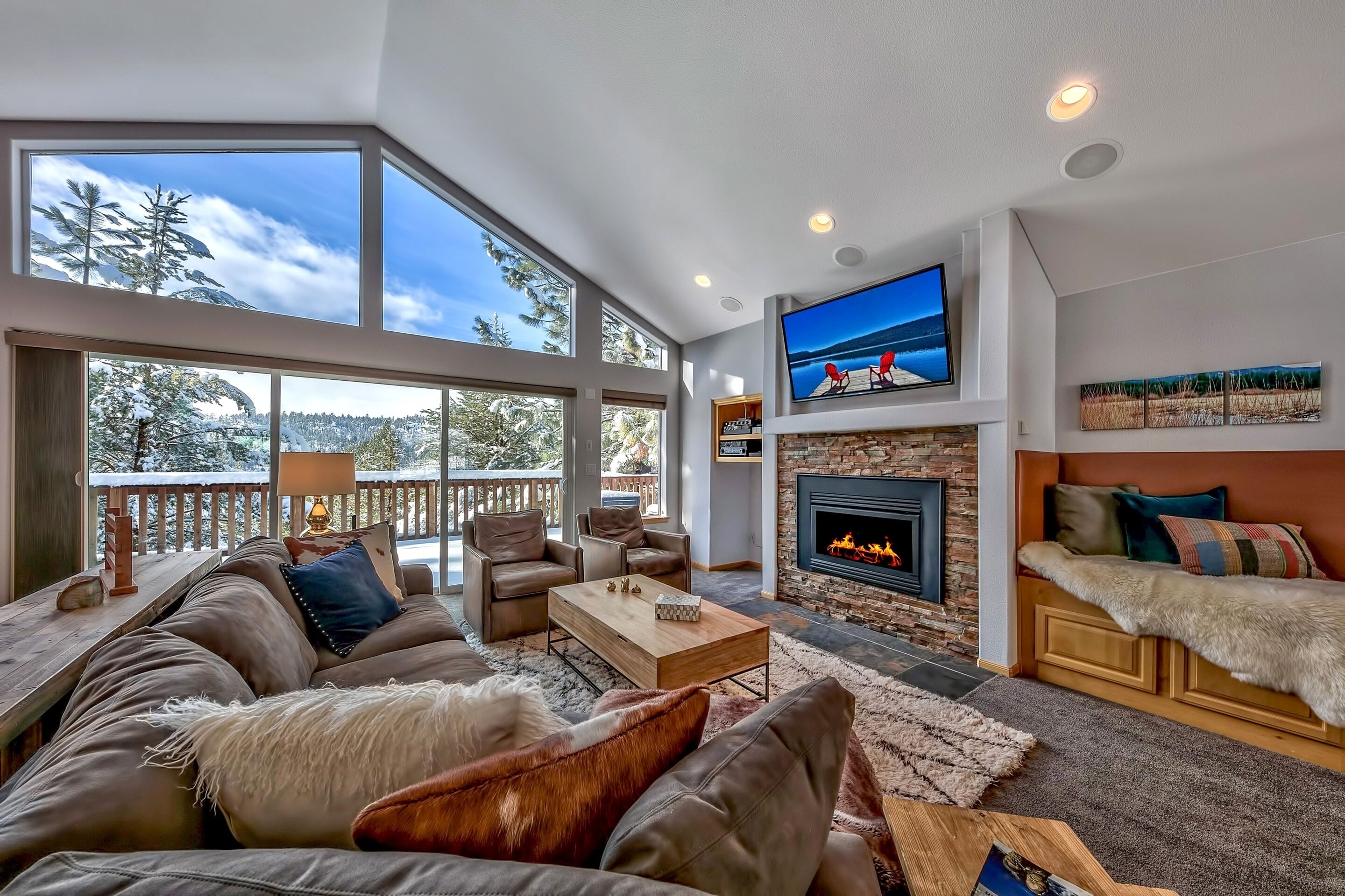Fly High in Total Luxury - Hot Tub, Views, Privacy, Decks, Peaceful, A/C