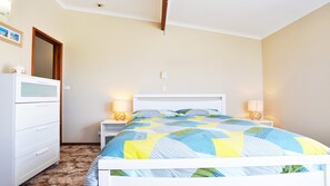 4 bedrooms, iron/ironing board, travel cot, WiFi