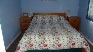 3 bedrooms, iron/ironing board, bed sheets