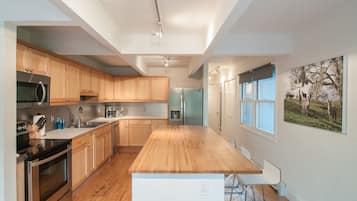 KĂŒhlschrank, Mikrowelle, Ofen, Herdplatte