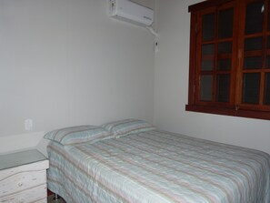 4 bedrooms, iron/ironing board, free WiFi