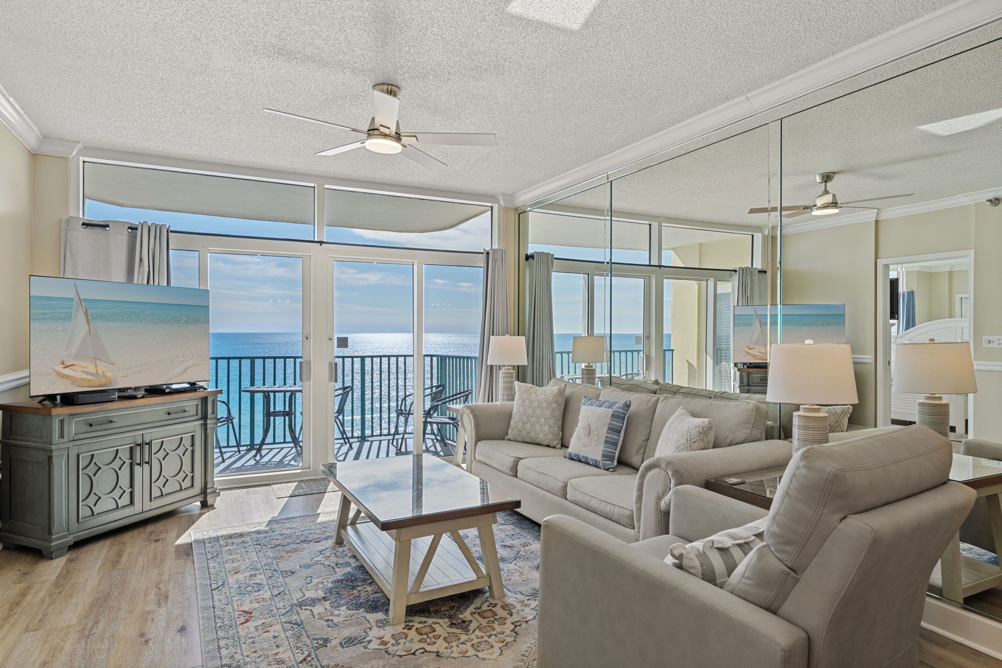 Smart TV, DVD player