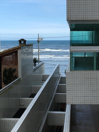 Property grounds. Cozy apartment in a beachfront building with Wi-Fi.