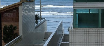 Acogedor apartamento en edificio frente al mar con wifi -