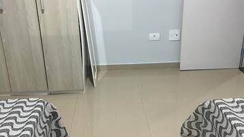 2 habitaciones, tabla de planchar con plancha y wifi gratis