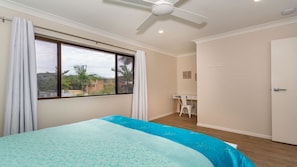 3 bedrooms, iron/ironing board, free WiFi