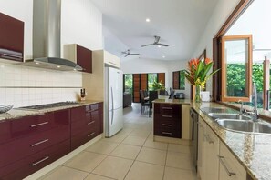 Oven, coffee/tea maker, cookware/dishes/utensils