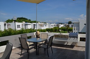 Outdoor dining - WORKCATION 5 MINUTES AWAY FROM THE BEACH IN GATED COMMUNITY (Villa del Sol)