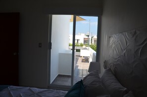 3 bedrooms, desk, iron/ironing board, WiFi