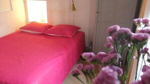 2 chambres, bureau, accĂšs au Wi-Fi (inclus), literie fournie