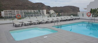 Comfortable luxury Finca in Puerto Rico with pools. Close to beach, great value