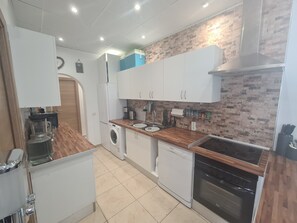 Refrigerador, microondas, horno, placa de cocina