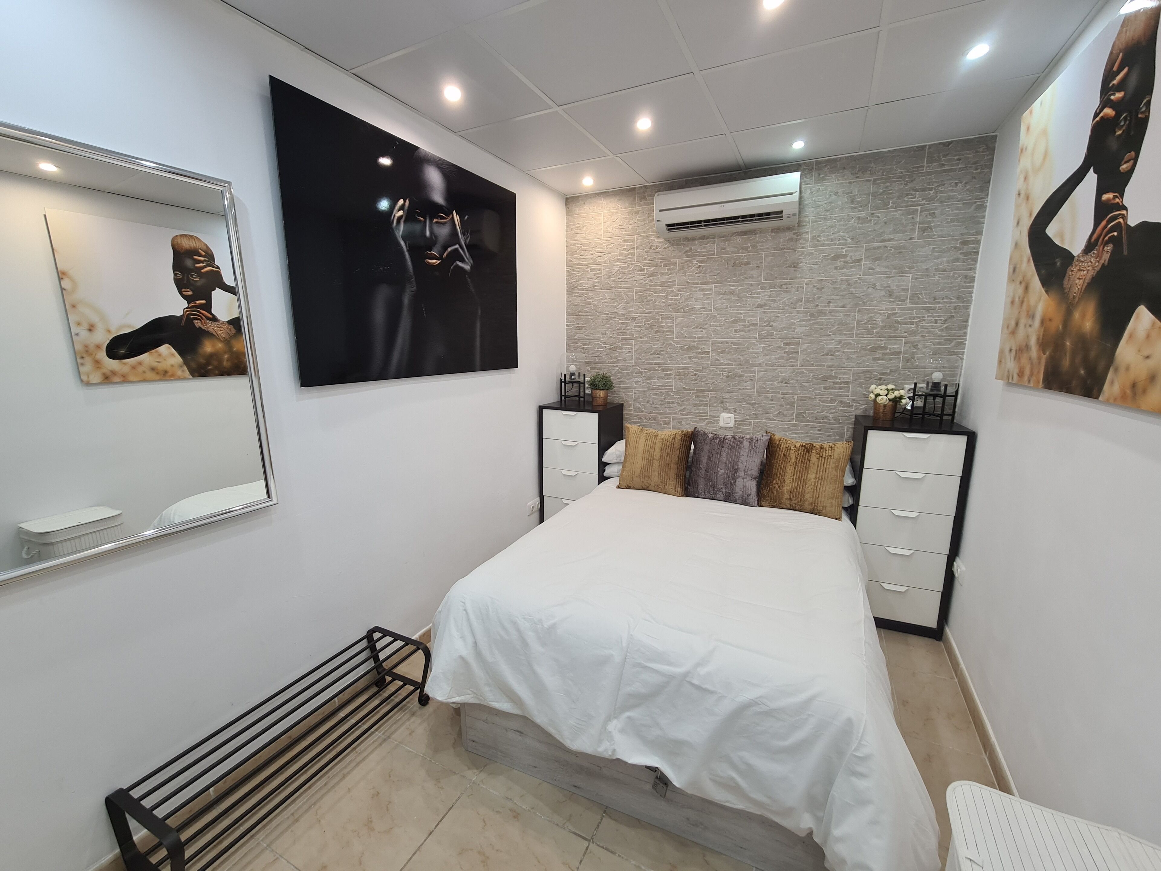 4 habitaciones y caja de seguridad en la habitación 