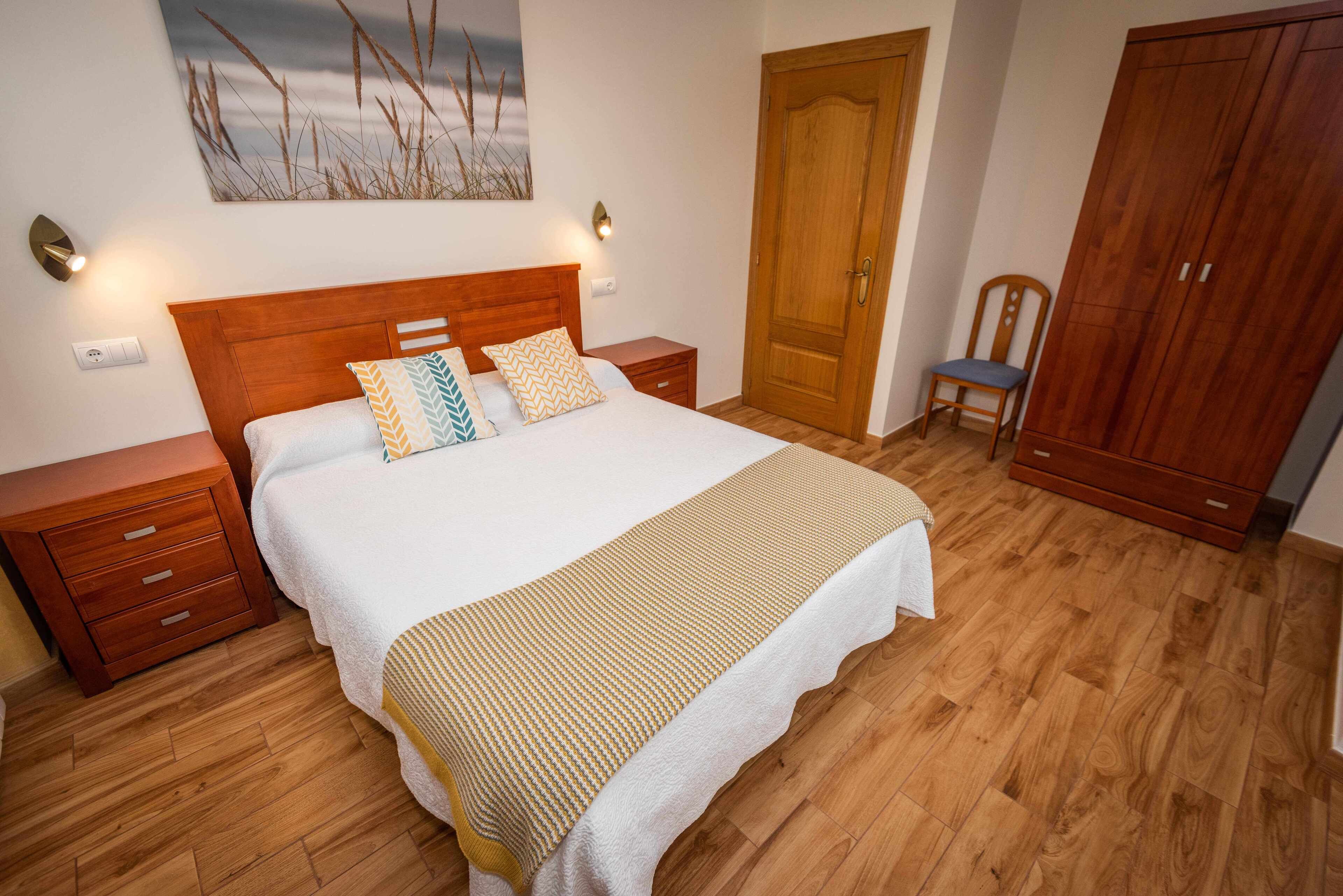 2 slaapkamers, een strijkplank/strijkijzer, reisbedje, gratis wifi