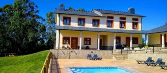 Navalín Apartments