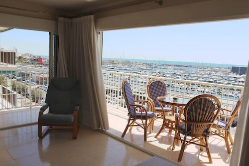 Apartment on the seafront with incredible views