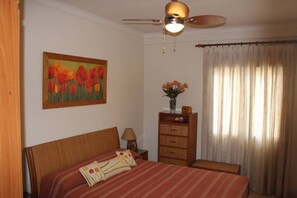 3 dormitorios, tabla de planchar con plancha, wifi gratis y ropa de cama