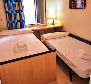 3 عدّة غرف نوم ومكواة/لوح كي وواي فاي مجانًا وملاءات أسرّة