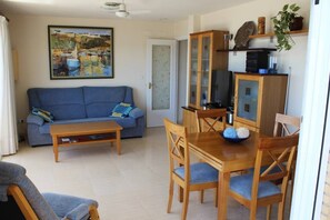 TV - Apartment on the seafront with incredible views (Santa Pola)
