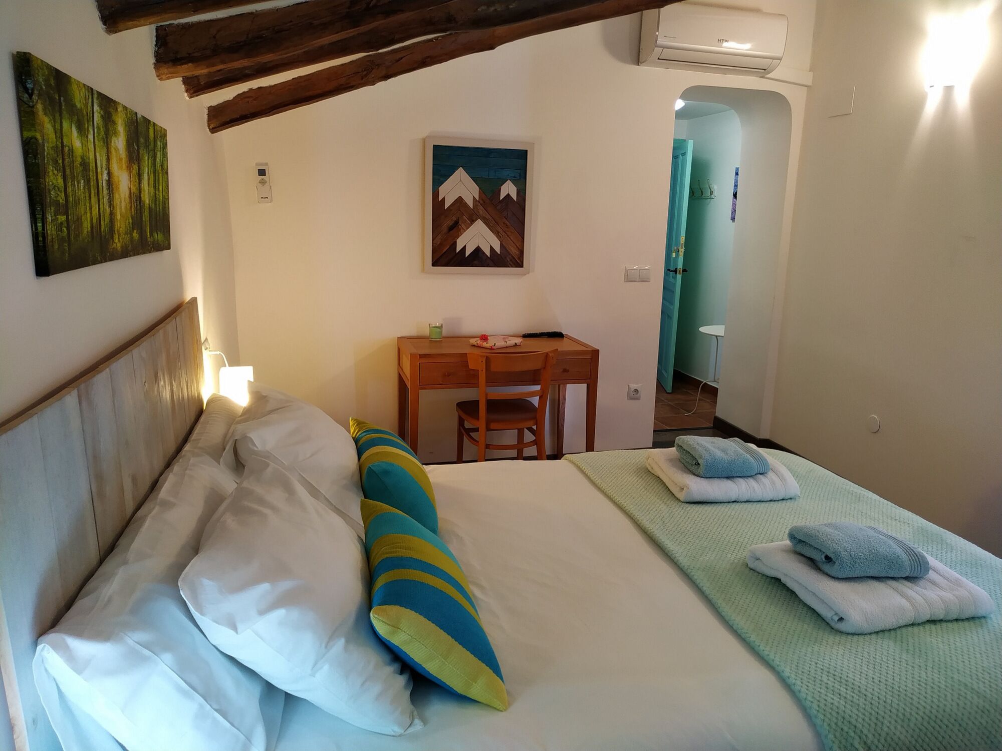 3 bedrooms, desk, iron/ironing board, WiFi (free)