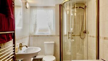 Articles de toilette écologiques, sèche-cheveux, serviettes fournies