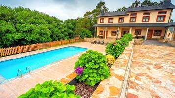 Een verwarmd zwembad