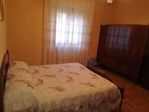 3 chambres, fer et planche Ă repasser, Wi-Fi, draps fournis