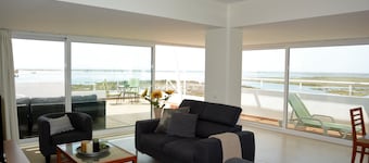 Penthouse Apartment With Communal Pool & Spectacular Lagoon Views.
