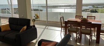 Penthouse Appartement Avec Piscine communautaire et spectaculaire sur le lagon.