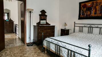 3 Schlafzimmer, BĂŒgeleisen/BĂŒgelbrett, WLAN, BettwĂ€sche