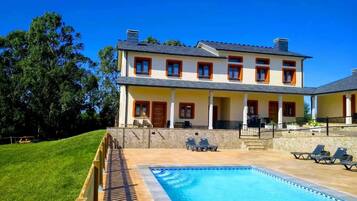 Een verwarmd zwembad