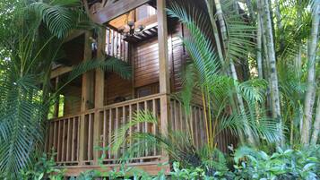 Premium Cabin, Garden View | 1 bedroom, hypo-allergenic bedding, down comforters, desk