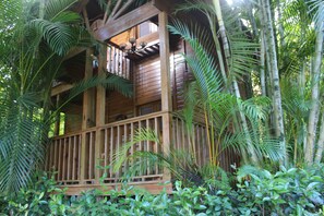 Premium Cabin, Garden View | 1 bedroom, hypo-allergenic bedding, down comforters, desk