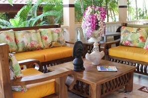 32-inch flat-screen TV with cable channels, TV