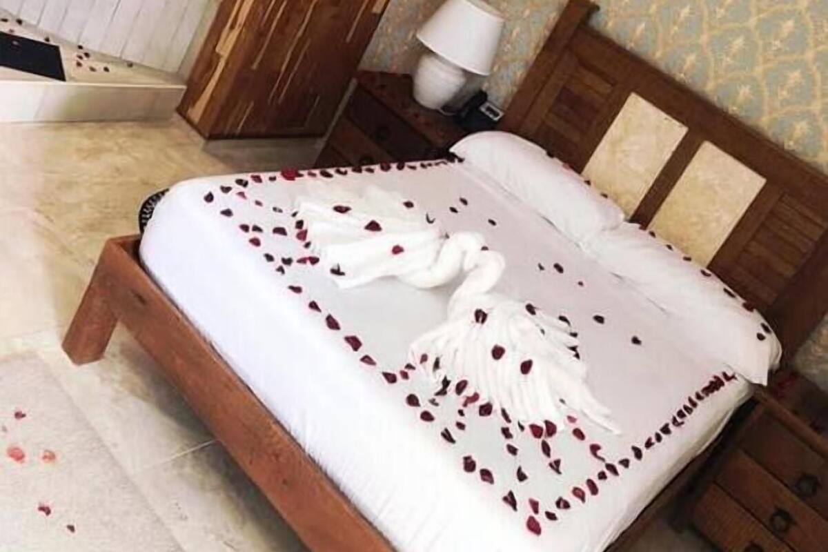 Executive Room | 1 bedroom, hypo-allergenic bedding available, down comforters, desk